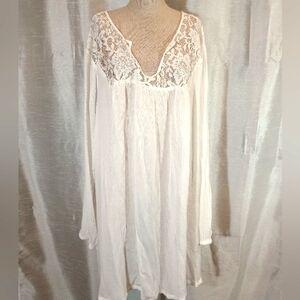 Torrid TAG lace Blouse, White with Lace, Light Weight, V-Neck, Creped, 4X